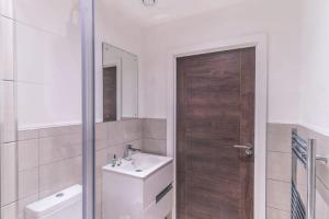 Stay Zeni, Alexandra Rise Manchester Slick 1 Bed