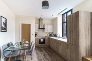 Bright 2 Bedroom Apartment in Central Manchester