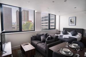 Stay Zeni, Alexandra Rise Manchester Chic Studio