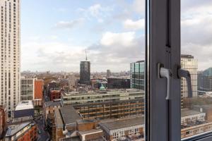 3 Bedroom Old Street Apartment - City Views