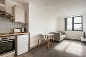 Modern 1 Bedroom Budget Apartment in Barnsley - 佩尼斯通