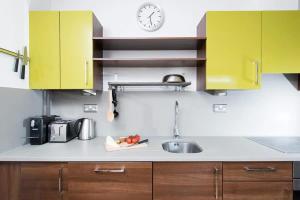 Modern 2 Bed Apartment w Balcony in London