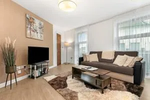 Modern 1 Bedroom Apartment in Woking Town Centre - 沃金