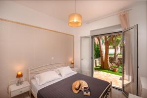 Urania Luxury Suite with pool view -Loutra Resort