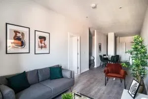 Modern & Spacious 2 Bed Apartment in Waterloo Liverpool - Litherland