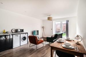 Modern 2 Bed Apartment in Waterloo Liverpool