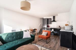Modern 2 Bed Apartment in Waterloo Liverpool