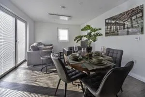 Stylish and Bright 2 Bed Apartment in Ashford - 韦尔斯布罗斯