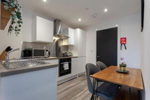 Modern 2 Bed Flat 5min to Old Trafford Stadium