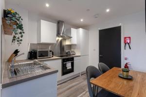 Modern 2 Bed Flat 5min to Old Trafford Stadium