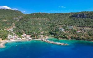 Coastal Stone Residence with Spectacular Scenery