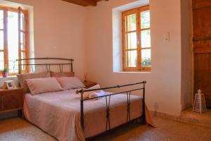 Coastal Stone Residence with Spectacular Scenery