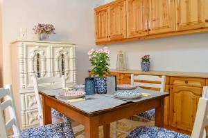 Coastal Stone Residence with Spectacular Scenery