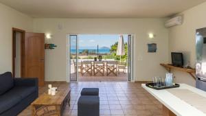 Seaside Aqua Bliss & Serenity with Private Pool