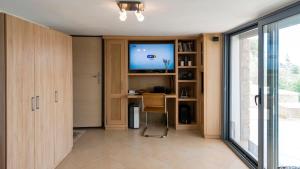 Porto Cheli Studio - Poolside Lux Getaway