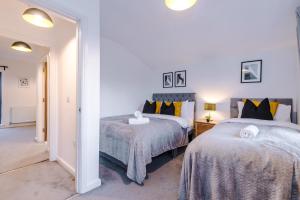 Stunning Manchester House Sleeps 10 with Parking by PureStay - Short Stays & Accommodation