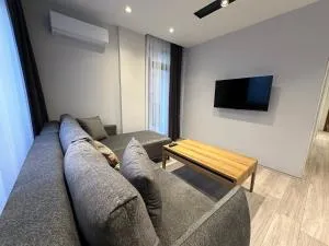 Real Homes Lara - Alan