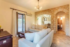 Selinitsa Stone Residence-Private Poolside Retreat