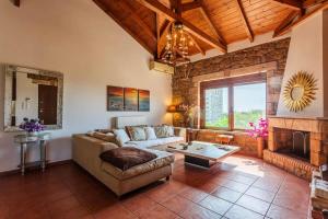 Manis Aura Seaside - Paradise Villa With Garden