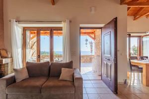 Mani Panoramic Views - Private Sunny Retreat