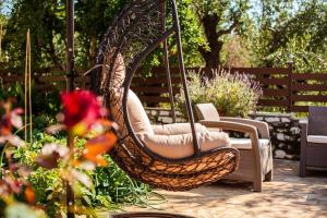 Manis Garden Paradise - Elia Secluded Retreat