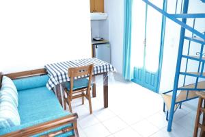 Santorini Seaside Retreat - Floras Summer Escape