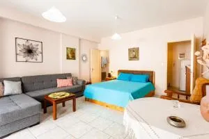 Kalamata City Nest - Central & Cozy Hideout - Akovítika