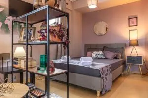 Amalia's Serendipity - City Lights & Mountain Vistas - Tsapóga