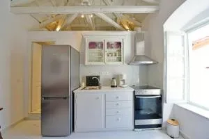 A Sea-licious Vacation - Chic & Style in Hydra - Hydra