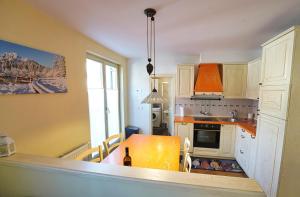 Apartment Mojstrovka with Sauna and free parking on site in city center