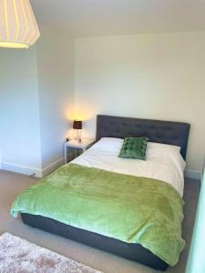 3 bedrooms, 2 story Olympic House Portland