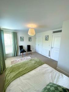 3 bedrooms, 2 story Olympic House Portland