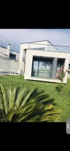 Holiday Villa first line in the beach - Rrushkull