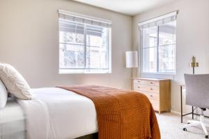 Woodland Hills 2BR w Pool Gym nr Warner Center LAX-714
