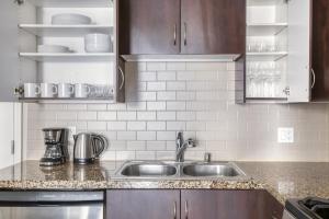 Woodland Hills 2BR w Pool Gym nr Warner Center LAX-714
