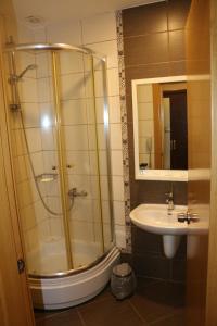 Standard Triple Room with Sea View room in Hotel Lazlakar