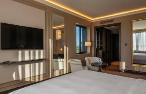 GoldenEye Hotel & Casino