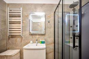 SeaLand Apartment - Spa n Pools beach Resort