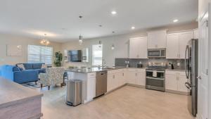 Beautiful 9 Bed Pool Home with Game Room-1233CD