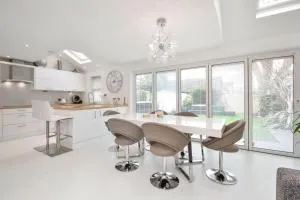 Home in Southsea with Hot Tub, Close to the Sea - Rowlands Castle