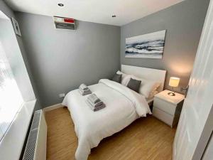 Home in Southsea with Hot Tub, Close to the Sea