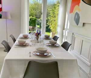 Le Moulin de Bury, Maison de campagne au bord de la rivière à 13 kms au Sud de Rennes