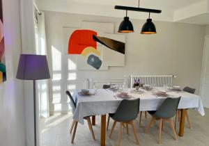 Maisons de vacances Le Moulin de Bury, Maison de campagne au bord de la riviere a 13 kms au Sud de Rennes : photos des chambres