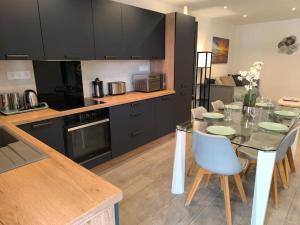 Rez de Villa au calme piscine chauffée, terrain pétanque