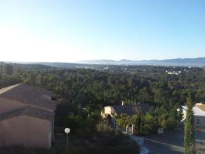 T2 rez de villa avec piscines