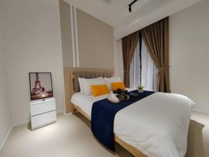 Arcoris Mont Kiara 2# Sunway 163# 2-Bedroom with balcony 2-4Pax