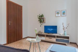 Nonna Tere Apartment by RentComo