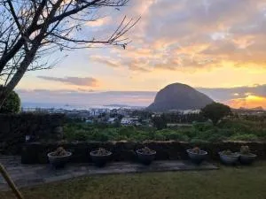 Stay Gyeop - 겹 - 산방산, 최강오션뷰, 귤밭, 돌담, 화순해수욕장, 화순해변, 프라이빗정원 - Sangch'ang-ni