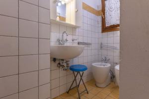 GuestHost - Central Apartment With Private Courtyard!