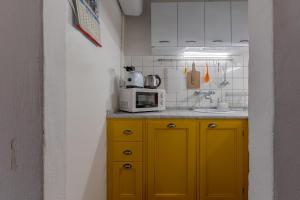 GuestHost - Central Apartment With Private Courtyard!